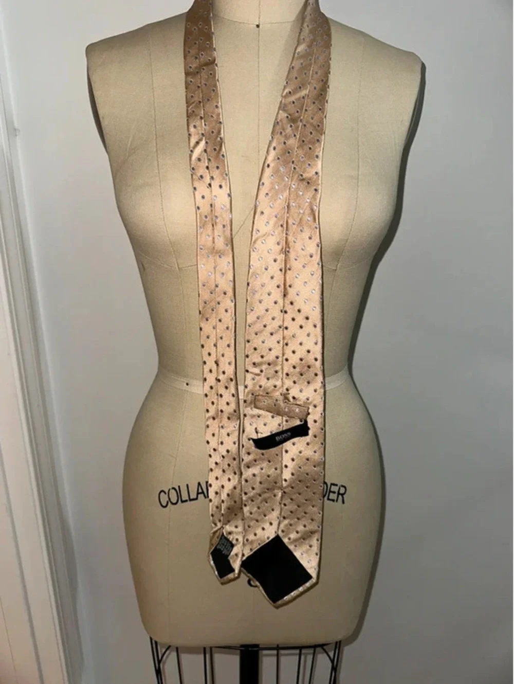 Vintage Hugo Boss 100% Silk Tie crafted in Italy